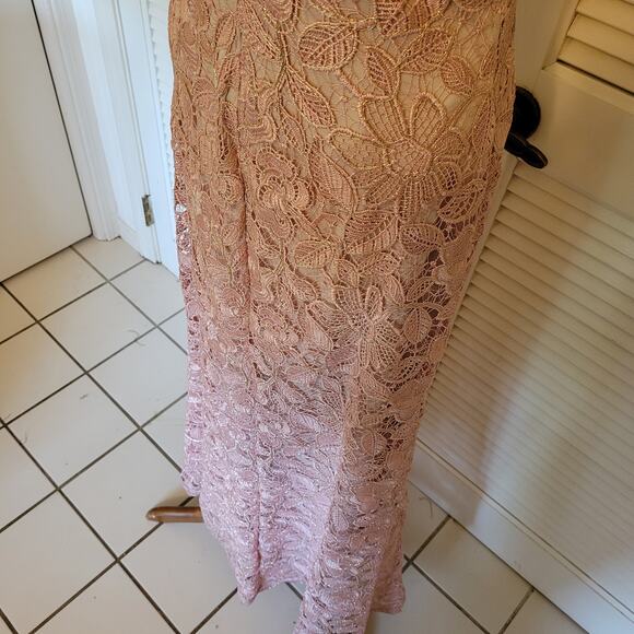 Tadashi Shoji Women's Formal Dress Size 4 Floral Woven V-Neck Bodycon. - Picture 4 of 7